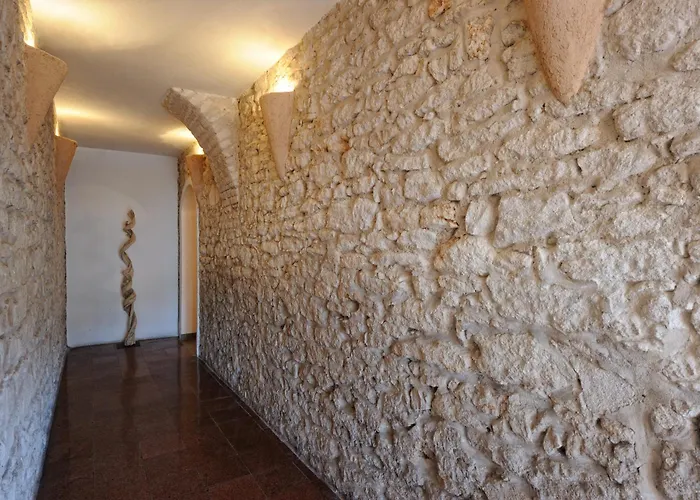 Best Western Hotel Du Roy D\'Aragon