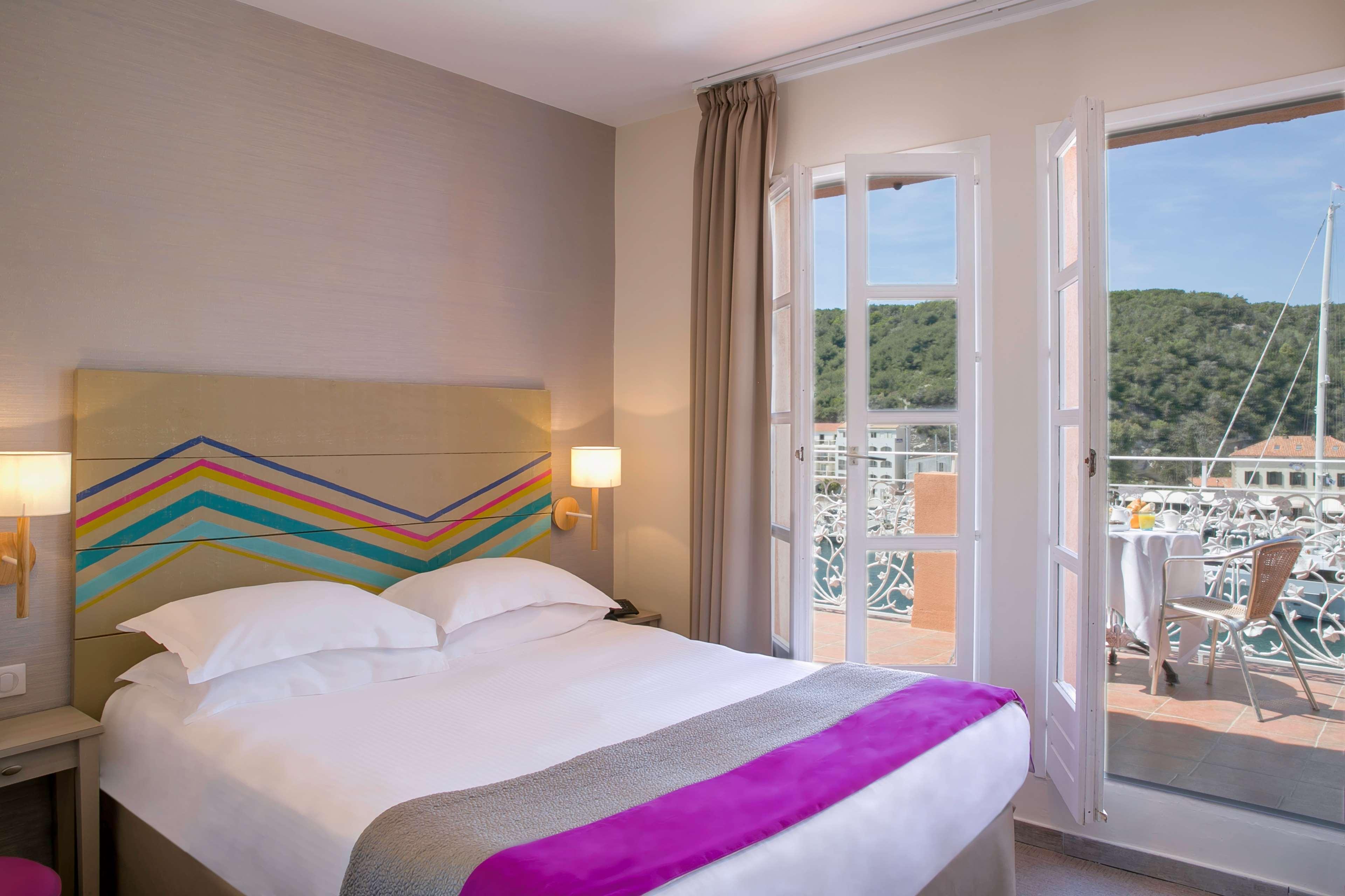 Western Du Roy D'aragon 3*